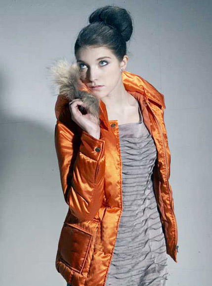 草莓福利导航羽絨服定製